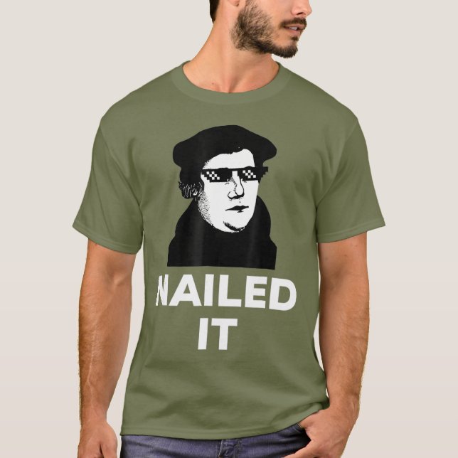 Funny Martin Luther Nails It Sonnenbrille T-Shirt (Vorderseite)