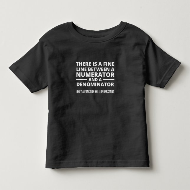 Funny Math FINE LINE NUMERATOR DENOMINATOR Kleinkind T-shirt (Vorderseite)