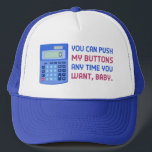 Funny Math Nerd Rechner Push My Buttons Joke Truckerkappe<br><div class="desc">Nothing says "suave" und "cool" like a calculator. All the hot people will be instantly drawn to you when you have this unique design for math geniuses and ultra awesome teachers. It shows the advanced technology of a solar-powered calculator, with the smooth pick-up line, "You can push my buttons any...</div>