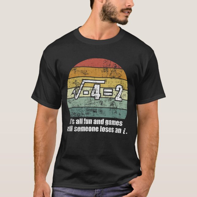 Funny Mathe Es ist Spaß und Spiele bis jemand T-Shirt (Vorderseite)