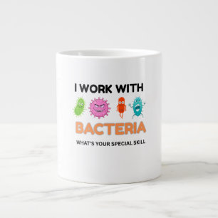 Funny Microbiology Tasse - 'Ich spiele mit Bakteri