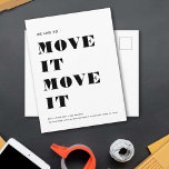Funny Modern MOVE IT Einfache Minimalistische Bewe Ankündigungspostkarte<br><div class="desc">WIR MÖCHTEN ES BEWEGEN! Funny typografisches Design für eine bewegende Ansage Postkarte. Diese minimale und moderne,  schwarz-weiße,  leicht anpassbare Änderung des Adressennotizes macht es schnell und stilvoll,  die Neuigkeiten Ihrer neuen Adresse zu teilen!</div>