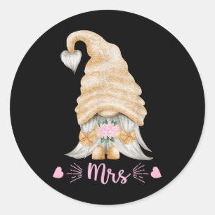 Funny Mrs. and Mr. Gnome Wedding T-Shirt - Niedlic Runder Aufkleber