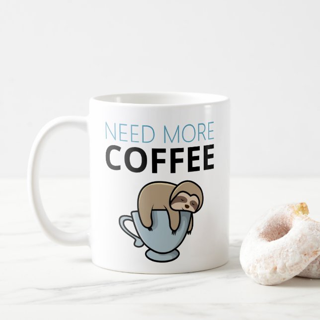 Funny Need Mehr Kaffee müde Faultier Spaß Kaffeetasse (Mit Donut)