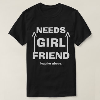 Funny Needs Girlfriend Inquare Oben T-Shirt