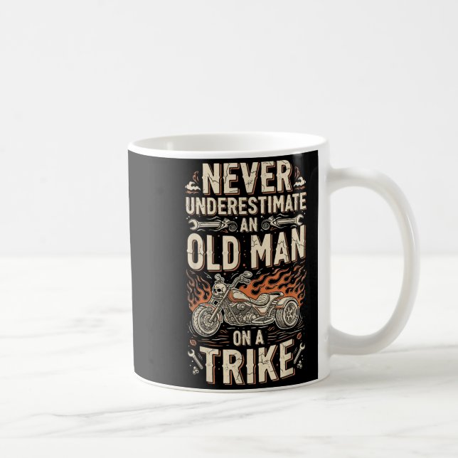 Funny Never Underestimate An Old Man On A Trike Gr Kaffeetasse (Rechts)