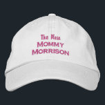Funny New Mommy New Baby Custom Mama Nachname Bestickte Baseballkappe<br><div class="desc">Überraschen Sie die junge Mutter (oder Mutter zu sein) mit dieser coolen Baseballmütze, die ein Textdesign, dass "The New Mommy Morrison" (Einfügen benutzerdefinierten Nachnamen). Die oben abgebildeten Bilder sind rosafarbener Text auf einer Khaki-Kappe, aber Sie können den Text und die Farbe der Kappe ganz einfach nach Ihren Wünschen ändern. Das...</div>