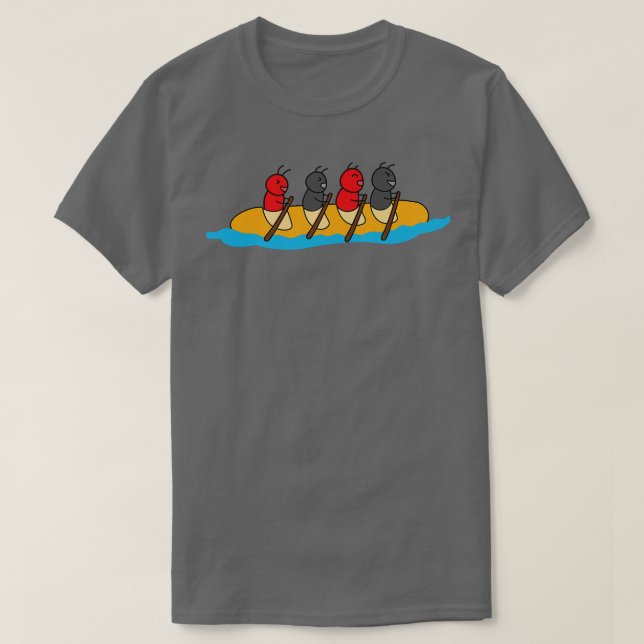 Funny Niedlich Ants Ride Long Bread Kayak Boat T-Shirt (Design vorne)