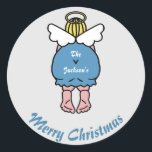 Funny Niedlich Chubby Angel Merry Christmas Custom Runder Aufkleber<br><div class="desc">Zaubershirts Designs - Ein lustiges Weihnachtsdesign mit einem niedlichen Chubby Engel. Passen Sie diese X-Mas Aufkleber einfach an Ihren Namen und Text an. Für zusätzliche Anpassung einfach lassen Sie mich eine Nachricht unten. Ich würde mich freuen,  Ihre Designwünsche wahr werden zu lassen! www.zazzle.com/store/zaubershirts www.zazzle.com/store/youropea_papeterie</div>