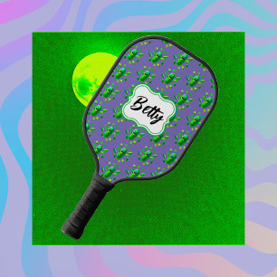 Funny Niedlich Green Pickleman über Lila Hintergru Pickleball Schläger