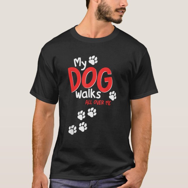 Funny Niedlich mein Hund spaziert durch mich für M T-Shirt (Vorderseite)
