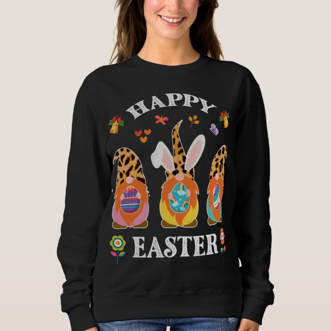 Funny Niedlich Three Gnomes Bunny Holding Egg Happ Sweatshirt (Vorderseite)