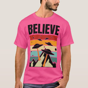 Funny Niedliches Geschenk für Scifi Liebhaber T-Shirt