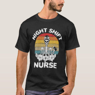 Funny Night Shift Nurse Skelett Halloween RN Nurs T-Shirt