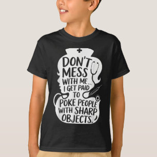 Funny Nurse Poke Leute mit scharfen Objekten Zitat T-Shirt