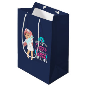 Funny Nurse Sprichwort mit Big Hypodermic Needle Mittlere Geschenktüte