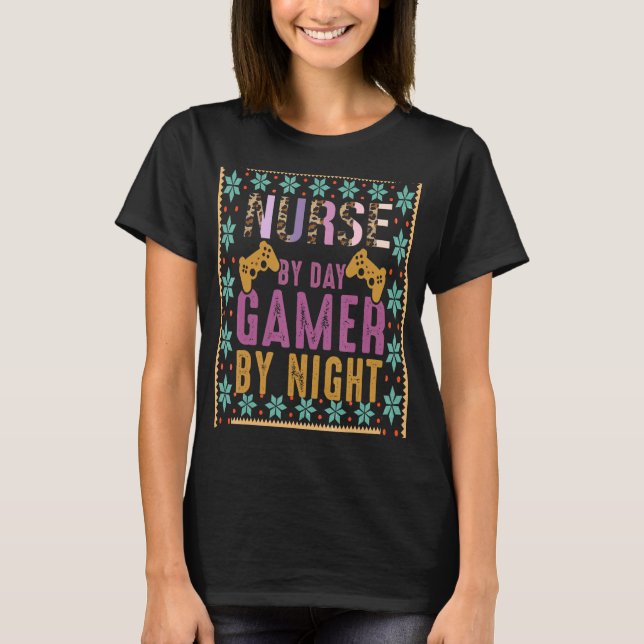 Funny Nurse Video Gaming Krankenschwester bei Day  T-Shirt (Vorderseite)