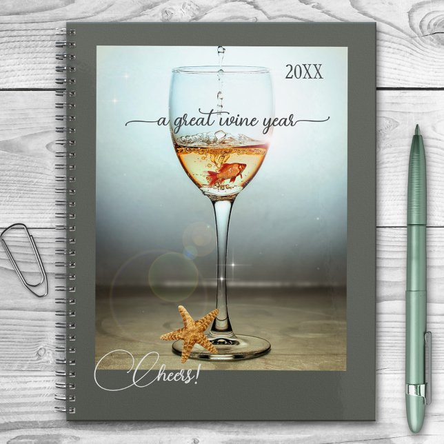 Funny Ocean Design Weinjahr Planer (Planner featuring a fantasy scene with a glass of wine and cute goldfish as well as a starfish)