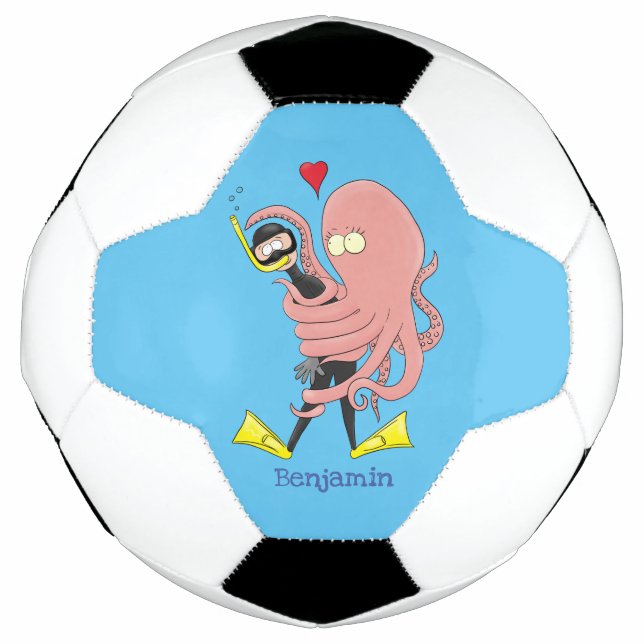 Funny octopus umarmt Taucher Cartoon Spaß Fußball (Vorderseite)