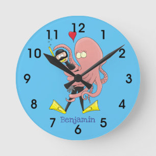 Funny octopus umarmt Taucher Cartoon Spaß Runde Wanduhr