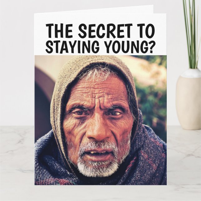 FUNNY OLD MAN BIRTHDAY über der Hügelkarte Karte (Vorderseite)