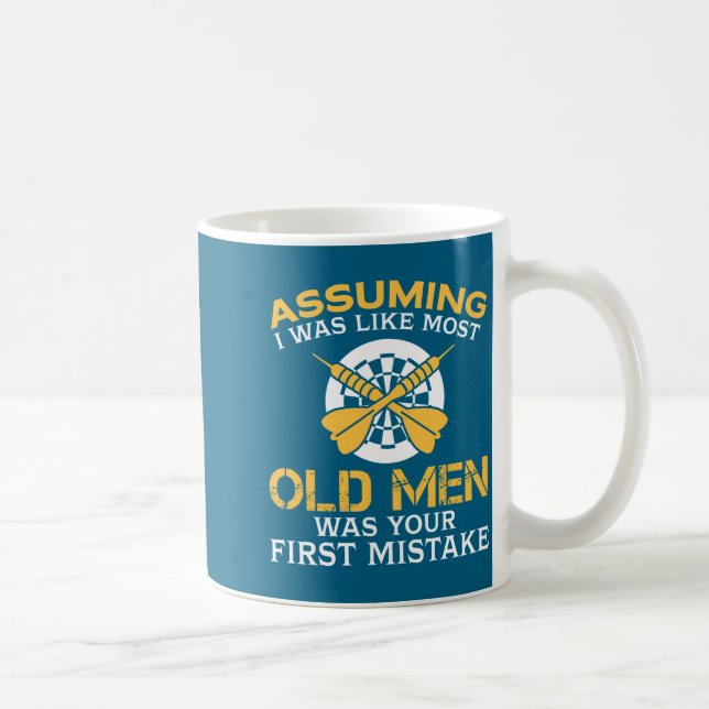 Funny Old Men Who Loves Darting  Kaffeetasse (Rechts)