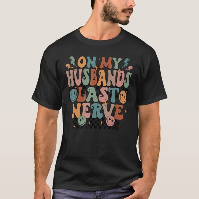 Funny On My Husband's Last Nerve Happy Face T-Shirt (Vorderseite)