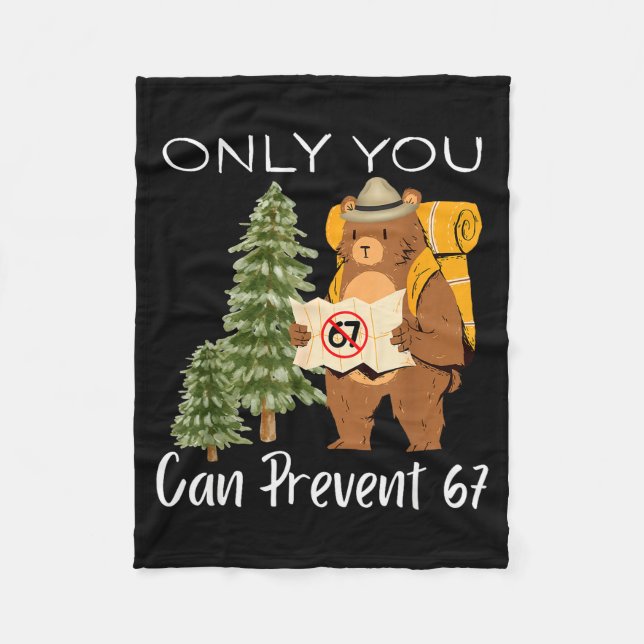 Funny Outdoor Bear Wild Number Six Seven Pun  Fleecedecke (Vorderseite)