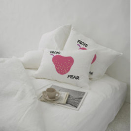 Funny Pear Pun – “From: Pear” Pop Art Fruit Canva Dekokissen