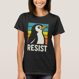 Funny Penguin Resist - Protest Pinguin Aktivismus  T-Shirt