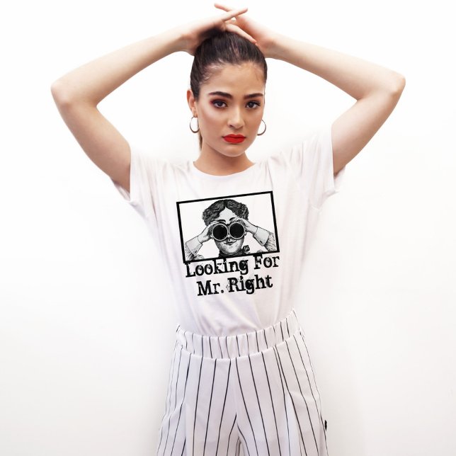 Funny personalisiert auf der Suche nach Mr. Right T-Shirt (Von Creator hochgeladen)