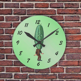 Funny Pickle Head Man trägt Anzug Runde Wanduhr