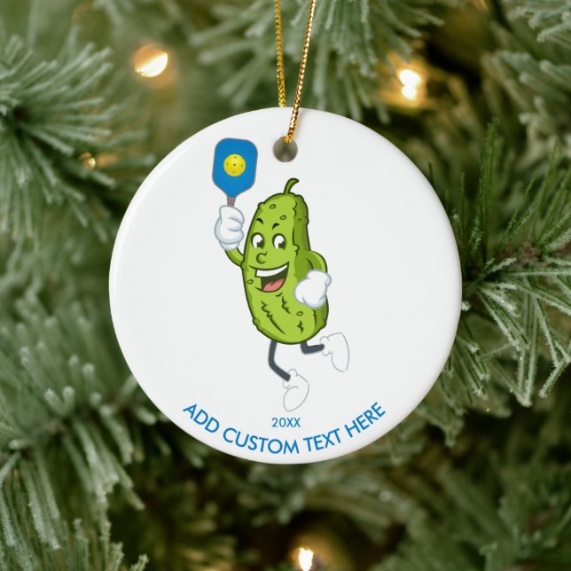 Funny PIckle Playing Pickleball Custom Year Text Keramik Ornament (Baum)