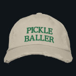 Funny Pickleball Lover Zitat Einzigartiges Geschen Bestickte Baseballkappe<br><div class="desc">Zeigen Sie Ihre Liebe für Pickleball mit diesem stilvollen Pickleballer bestickt verzweifelten Papa Hut! Mit fett grünen Schriftzeichen auf klassisch neutralem Hintergrund ist dieser Hut perfekt für lässige Abnutzung am und vor dem Hof. Egal, ob Sie ein erfahrener Profi sind oder nur eine Liebe spielen, dieses spielerische Design ist ein...</div>
