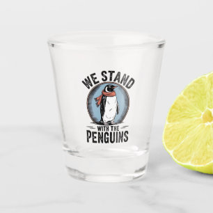 Funny Pinguin Resist Protest gegen Tarrifs Schnapsglas