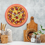 Funny Pizza Time Wall Clock Große Wanduhr<br><div class="desc">Diese Wanduhr ist das perfekte Geschenk für jeden Pizzafreund. Sie bietet eine Deluxe Pizza auf einem klassischen roten Gingham-Druck,  ähnlich wie Tischdecken,  die man in klassischen Pizzarien vorfindet.</div>