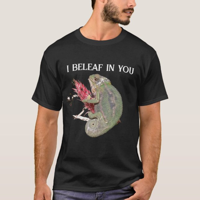 Funny Positive Chameleon "I Beleaf in You" Männer T-Shirt (Vorderseite)
