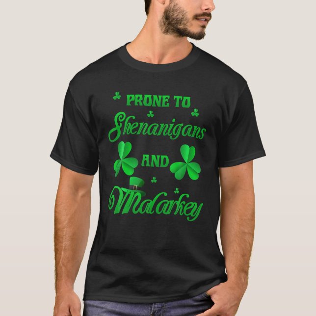 Funny Prone to Shenanigans und Malarkey St Patrick T-Shirt (Vorderseite)