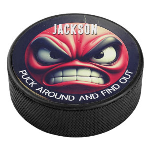 Funny Puck Rund um und erforsche den wütenden Puck