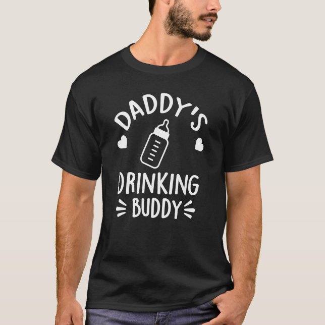 Funny Quote Daddy's Drinking Buddy T-Shirt (Vorderseite)