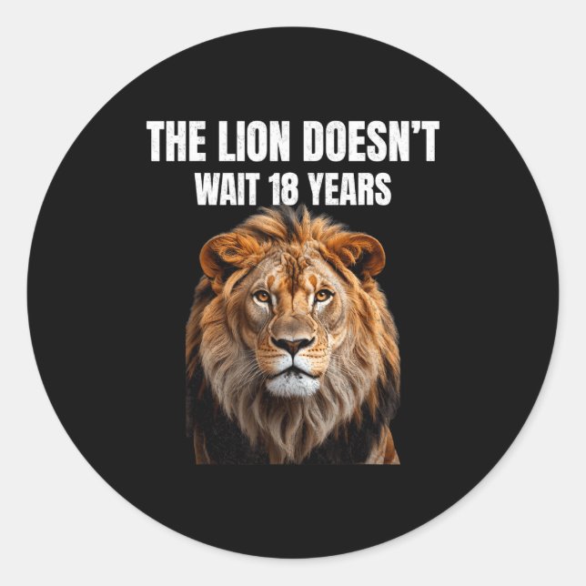 Funny Quotes The Lion Doesn't Wait 18 Years Men  Runder Aufkleber (Vorderseite)