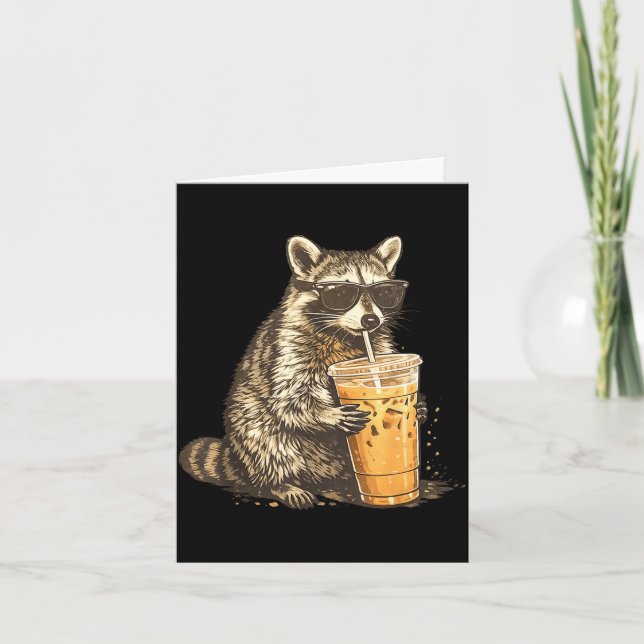 Funny raccoon drinking iced coffee animal meme men karte (Vorderseite)