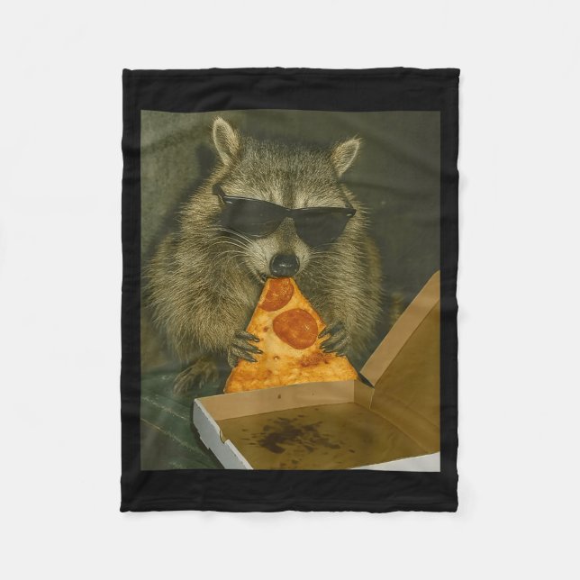 Funny Raccoon Eating Zza Animal Meme Raccoon  Fleecedecke (Vorderseite)