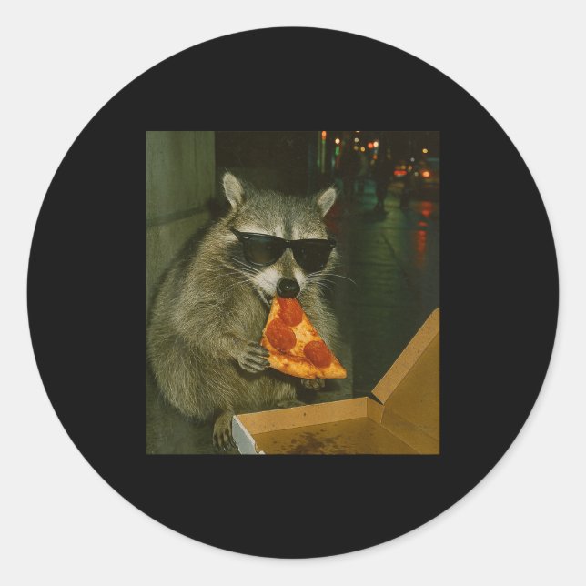 Funny Raccoon Eating Zza Animal Meme  Runder Aufkleber (Vorderseite)