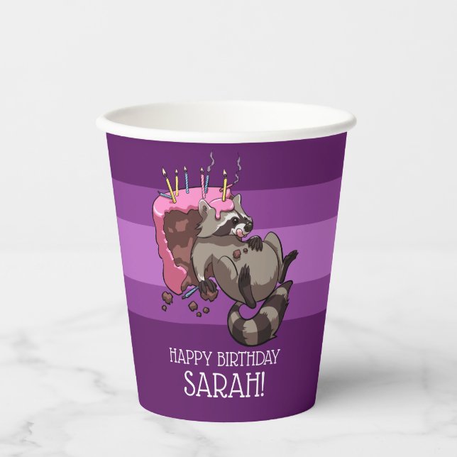 Funny Raccoon Happy Birthday Fügen Sie Ihren Namen Pappbecher (Vorderseite)
