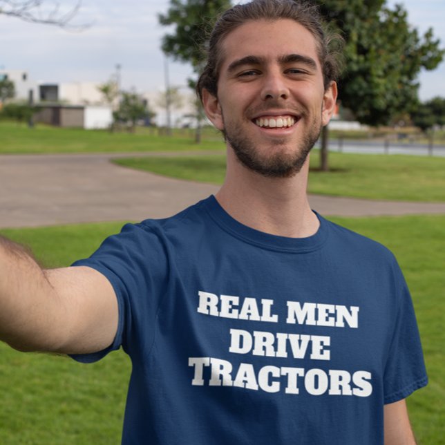 Funny Real Men Drive Traktoren T-Shirt (Von Creator hochgeladen)