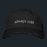 Funny Relating Life Zitat kalt Freezing Custom Bestickte Baseballkappe<br><div class="desc">Bleibe warm im Geiste (auch wenn du immer kalt bist) mit dieser trendigen, bedrückten schwarzen Mütze, die den bestickten Satz immer kalt in weißem Text zeigt. Dieser Hut ist perfekt für diejenigen, die ohne Pullover nirgends hingehen können. Er verbindet relativer Spaß mit minimalistischem Stil. Die gebeutelten Details verleihen dem Ganzen...</div>