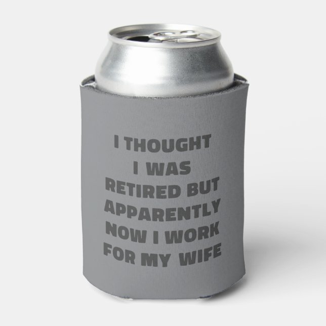 Funny Retired Works for Wife Husband Gift Humor Dosenkühler (Kanne Vorderseite)