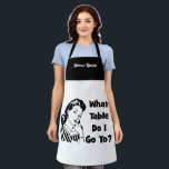 Funny Retro Bunco  Schürze<br><div class="desc">Die lustige Retrofrau denkt darüber nach: "An welchen Tisch gehe ich?" Stilvolle Schürze für Bunco Spieler in Schwarz und Weiß. Personalisiert mit Bunco Queen oder Titel Ihrer Wahl. Vergnügungspreis oder Geschenk der Gastgeberin.</div>
