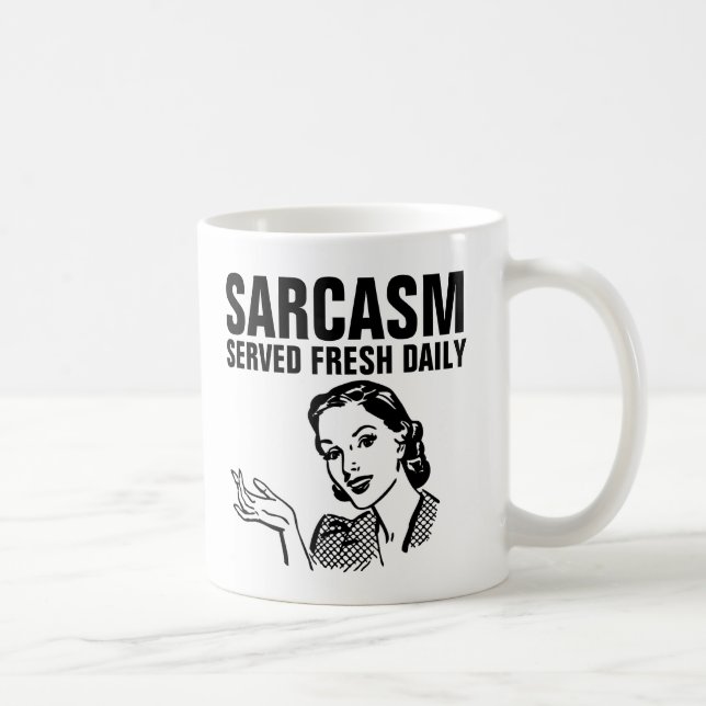 Funny Retro Hausfrau, SARCASM TÄGLICH SERVIERT Kaffeetasse (Rechts)